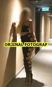 Atakent Sitesi'nin Zarif ve Modern Escortu: Aylin