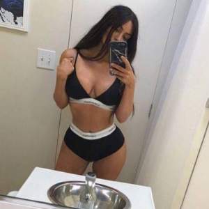 Birçok erkeğin gözdesi haline gelen Defne