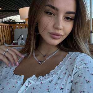 Cemre Eve Otele gelen Genç Bayan