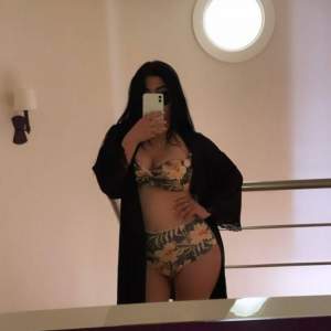 Esmer tenli ateşli bayan Tina 