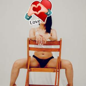 Esmer tenli ateşli bayan Tina 