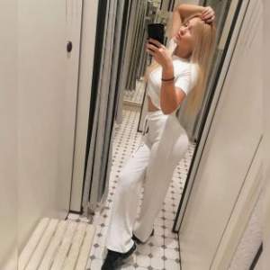 Güler yüzlü escort bayan Demet