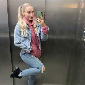 Güler yüzlü escort bayan Demet