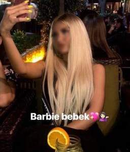 İç çamaşırları giyen bayan Çemen