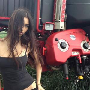 Oral sekste oldukça iddialı olan İlayda. Masaj