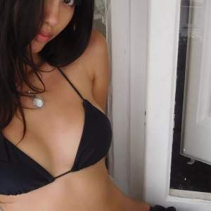 Oral sekste oldukça iddialı olan İlayda. Masaj