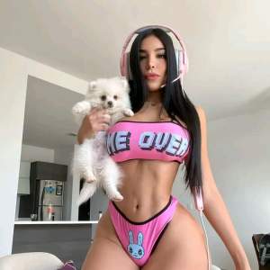 YENİ DOİMSUZ BOMBA TANİA