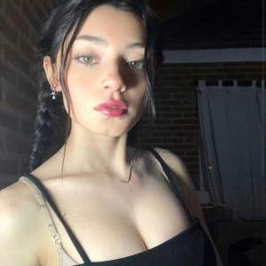 Yeni gelen bayan LALE