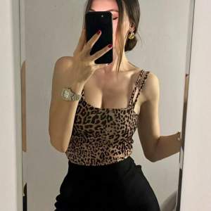 Yini genc bayan Dunyo