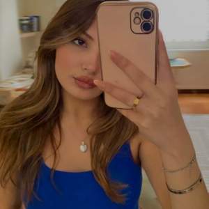 Yini genc bayan Dunyo